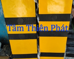 Đệm cao su chống va đập phản quang